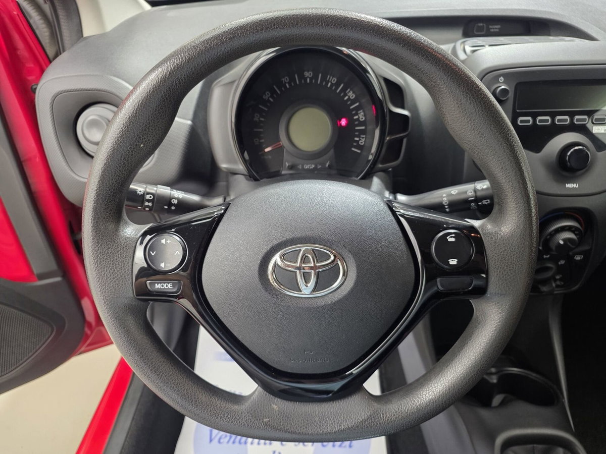 Toyota Aygo 1.0 VVT-i 72 CV 5 porte x-fun (11)