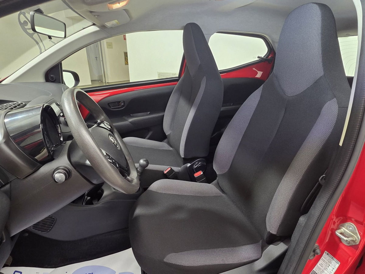 Toyota Aygo 1.0 VVT-i 72 CV 5 porte x-fun (9)