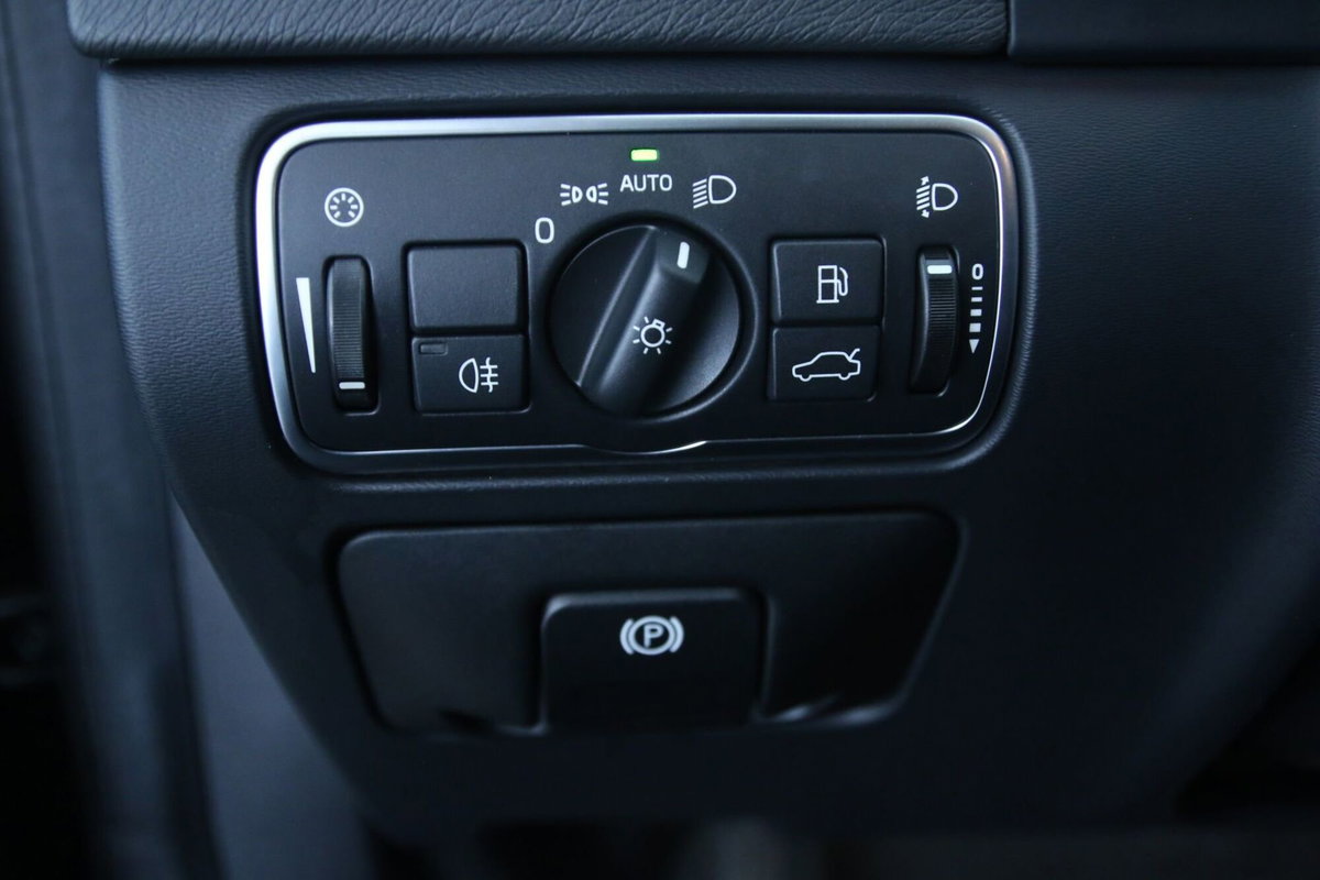 Volvo V60 D2 1.6 Powershift Kinetic (20)