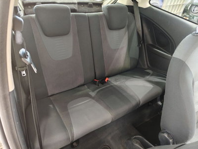 Ford Ka 1.3 TDCi 75CV (6)