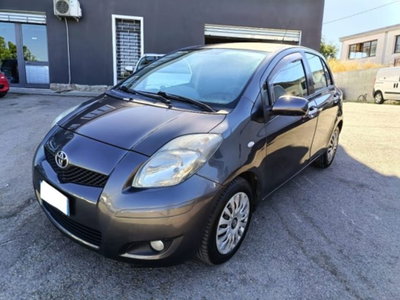 Toyota Yaris 1.3 5 porte Sol usata