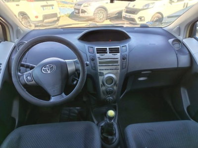 Toyota Yaris 1.3 5 porte Sol (10)