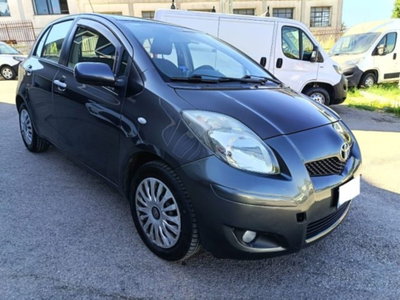 Toyota Yaris 1.3 5 porte Sol (2)