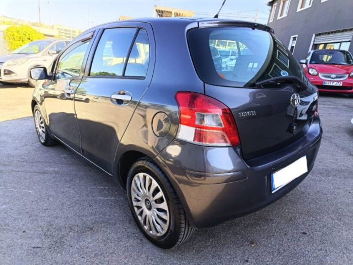 Toyota Yaris 1.3 5 porte Sol (6)