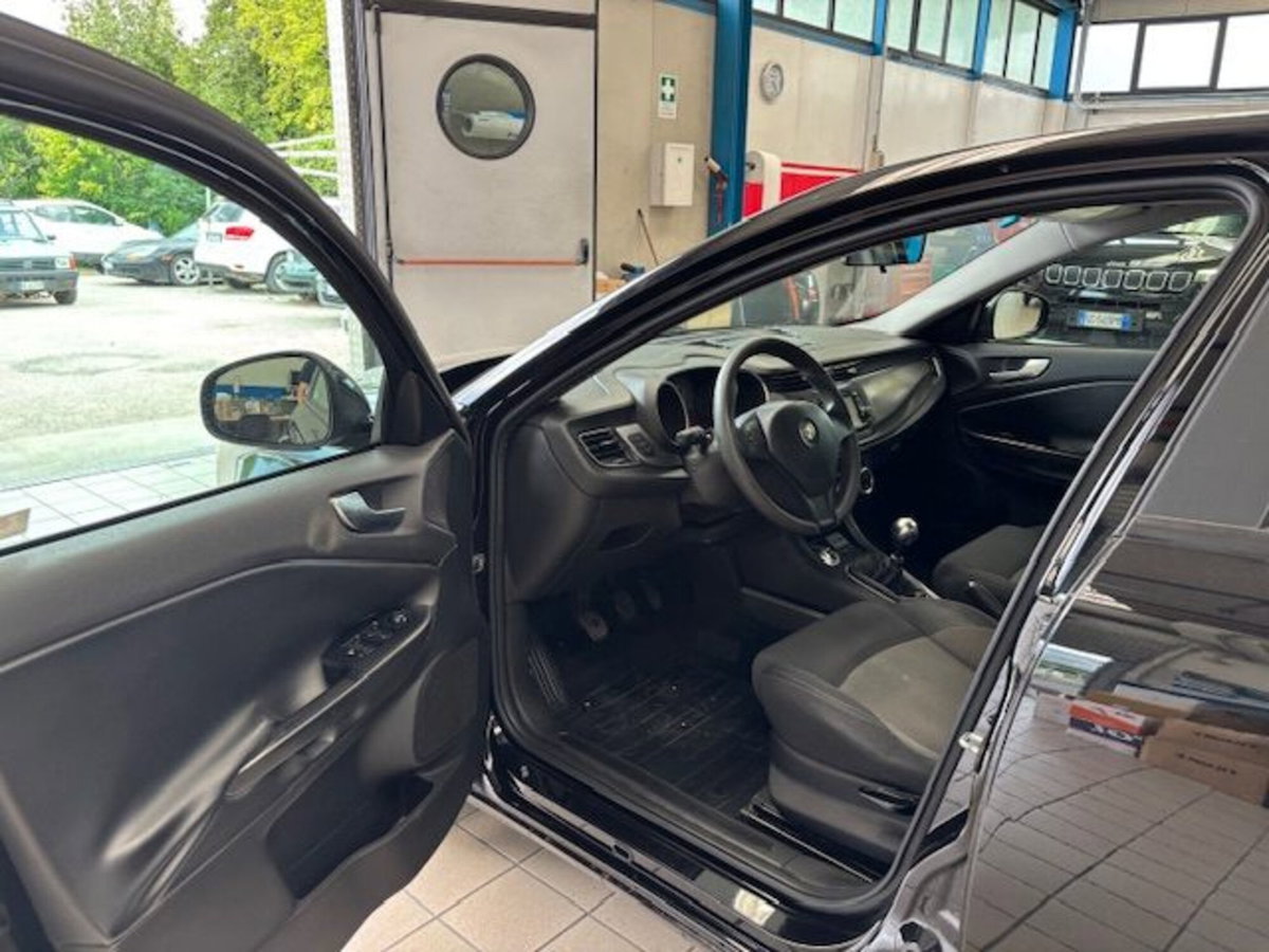Alfa Romeo Giulietta 1.6 JTDm Giulietta 120cv (10)