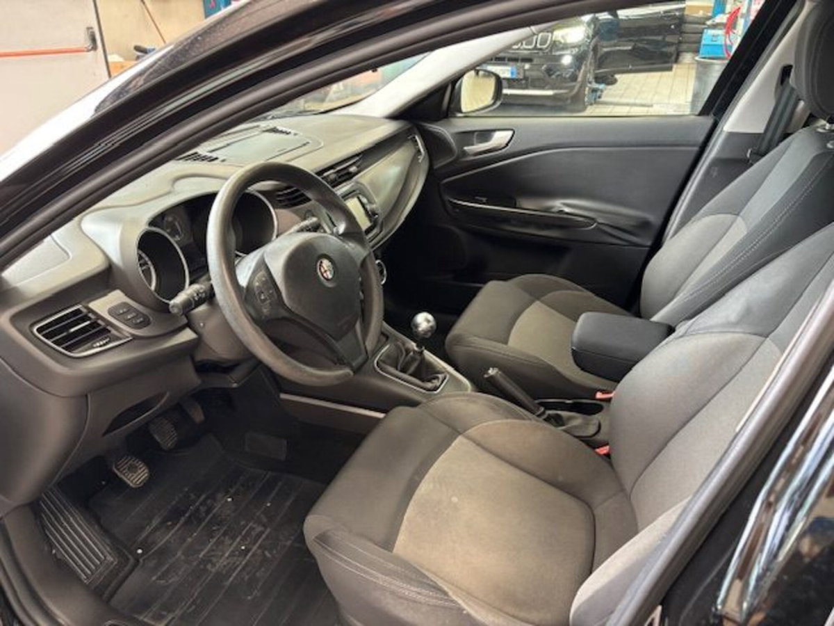 Alfa Romeo Giulietta 1.6 JTDm Giulietta 120cv (11)