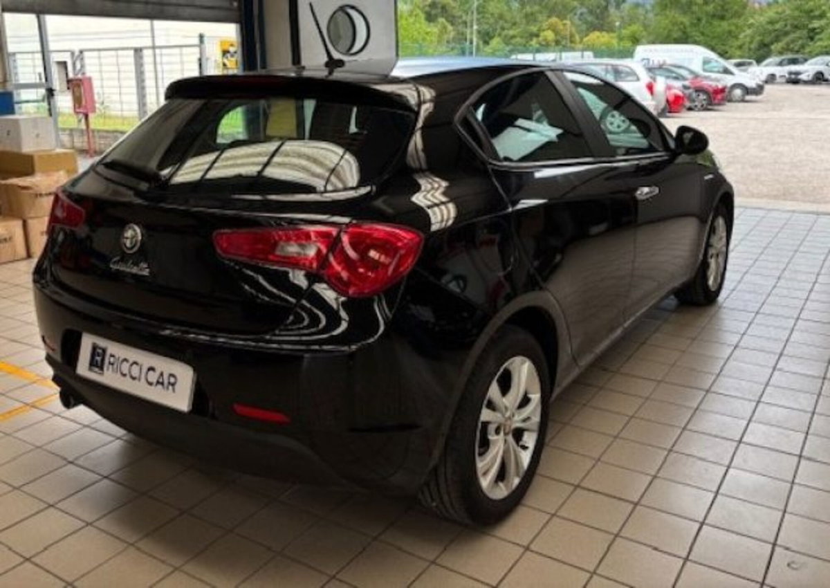 Alfa Romeo Giulietta 1.6 JTDm Giulietta 120cv (5)