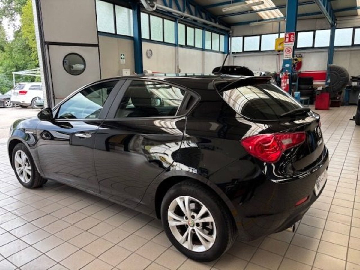Alfa Romeo Giulietta 1.6 JTDm Giulietta 120cv (7)