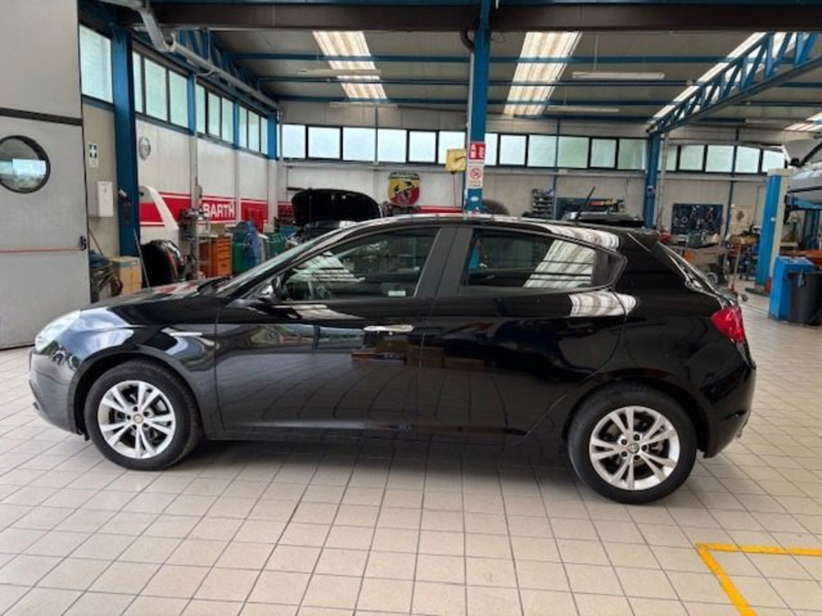 Alfa Romeo Giulietta 1.6 JTDm Giulietta 120cv (9)