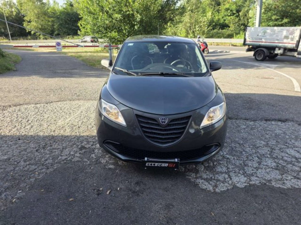 Lancia Ypsilon 1.2 69 CV 5 porte Platinum