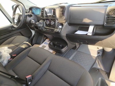Peugeot Boxer Furgone 35 L2H2 2.2 diesel 140cv S&S vetrato (10)