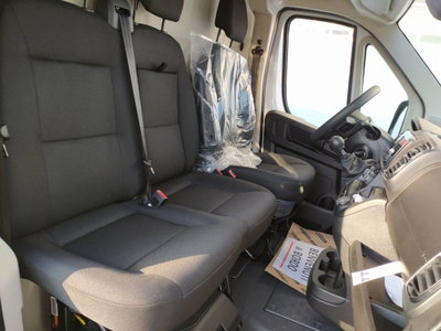 Peugeot Boxer Furgone 35 L2H2 2.2 diesel 140cv S&S vetrato (11)