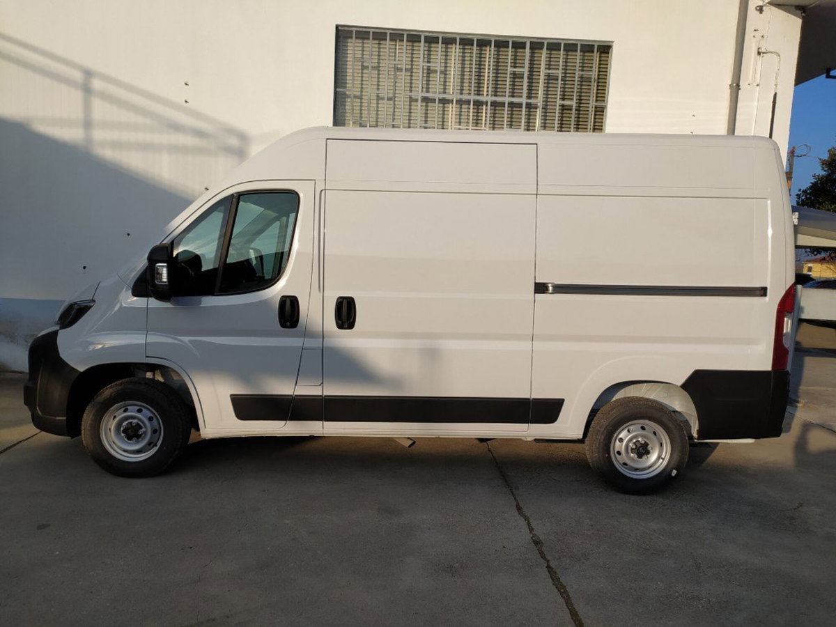 Peugeot Boxer Furgone 35 L2H2 2.2 diesel 140cv S&S vetrato (2)