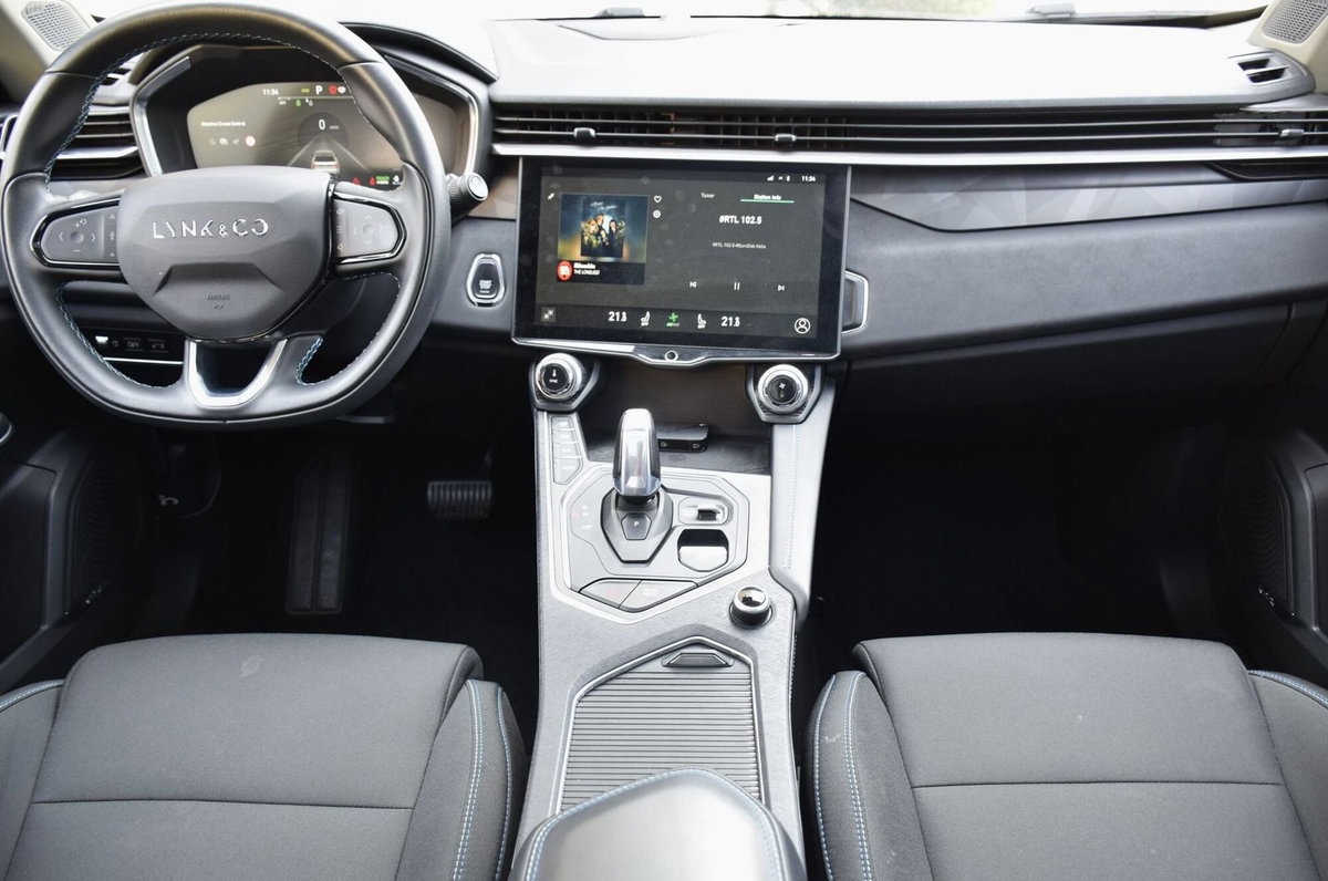 Lynk & Co 01 01 1.5 td phev (8)