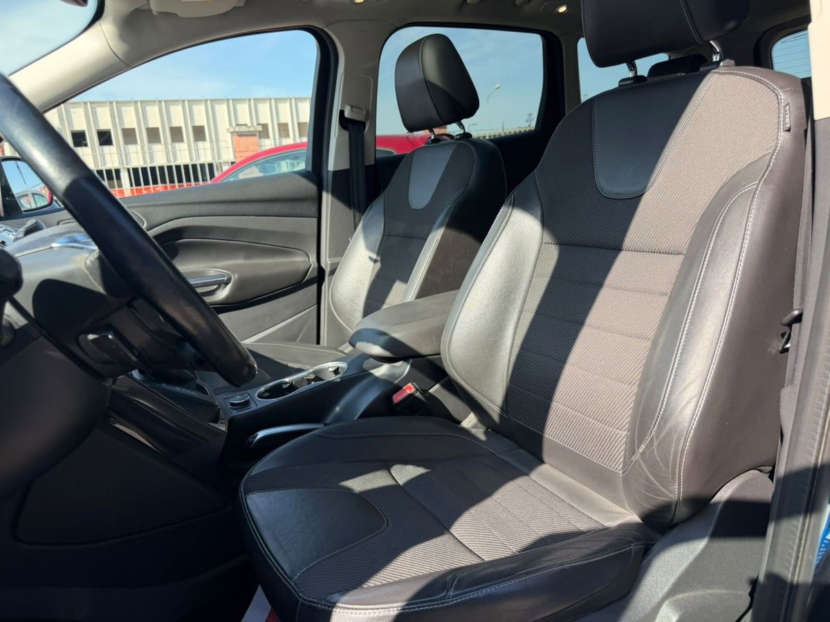 Ford Kuga 2.0 TDCI 150 CV S&S 4WD Powershift Titanium (10)