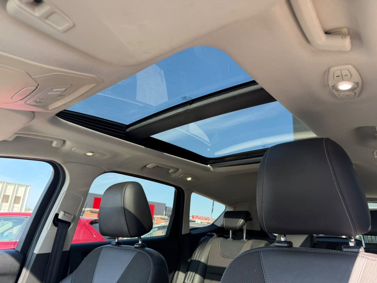 Ford Kuga 2.0 TDCI 150 CV S&S 4WD Powershift Titanium (11)