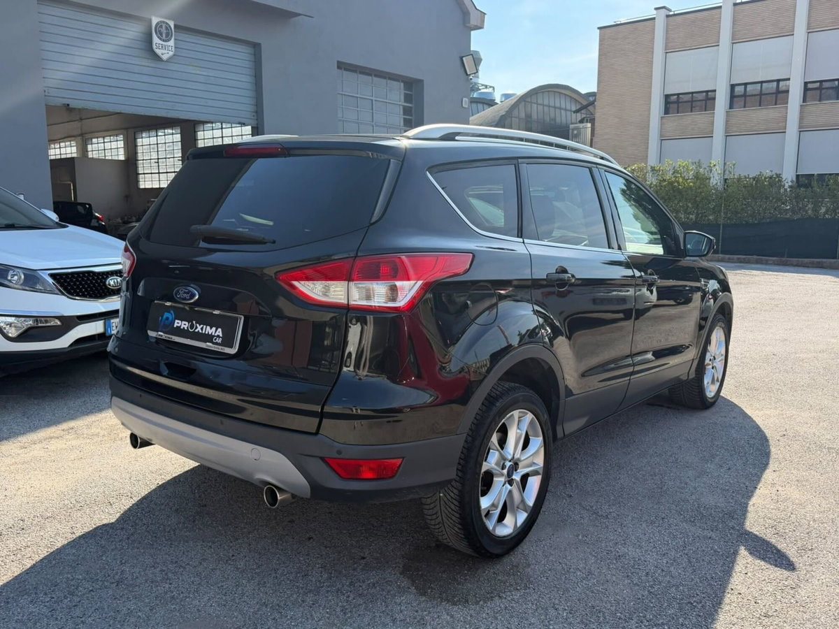 Ford Kuga 2.0 TDCI 150 CV S&S 4WD Powershift Titanium (6)