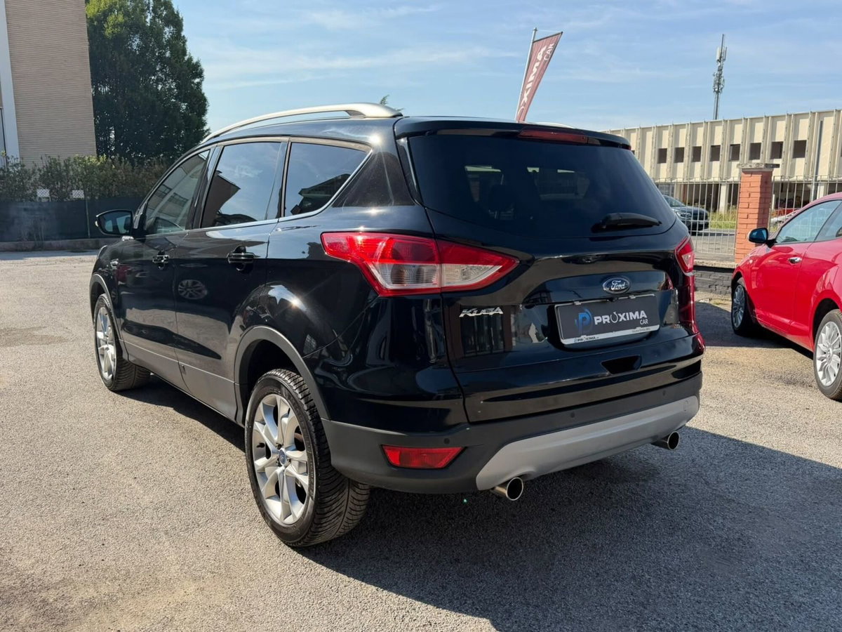 Ford Kuga 2.0 TDCI 150 CV S&S 4WD Powershift Titanium (8)