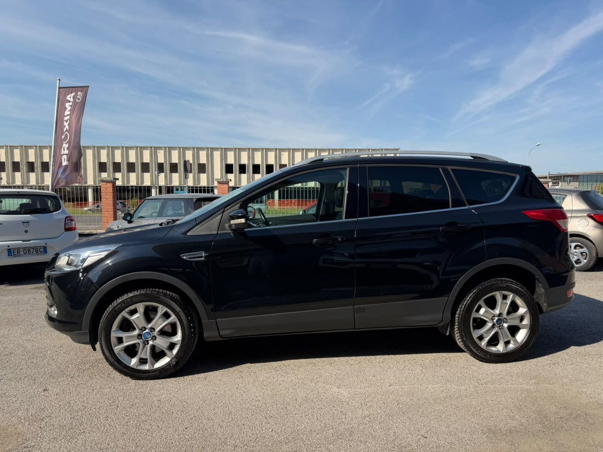 Ford Kuga 2.0 TDCI 150 CV S&S 4WD Powershift Titanium (9)
