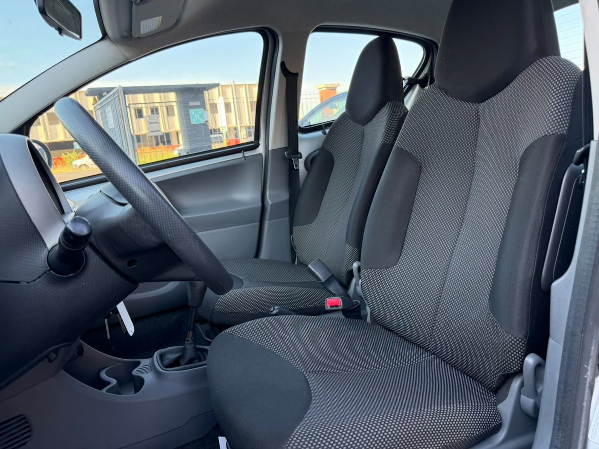 Toyota Aygo 1.0 12V VVT-i 5 porte (10)