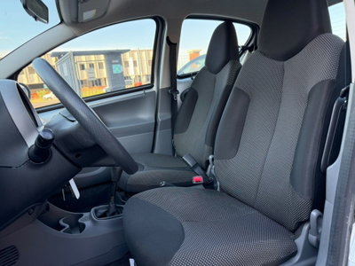 Toyota Aygo 1.0 12V VVT-i 5 porte (10)