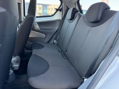 Toyota Aygo 1.0 12V VVT-i 5 porte (11)