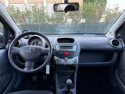 Toyota Aygo 1.0 12V VVT-i 5 porte (12)