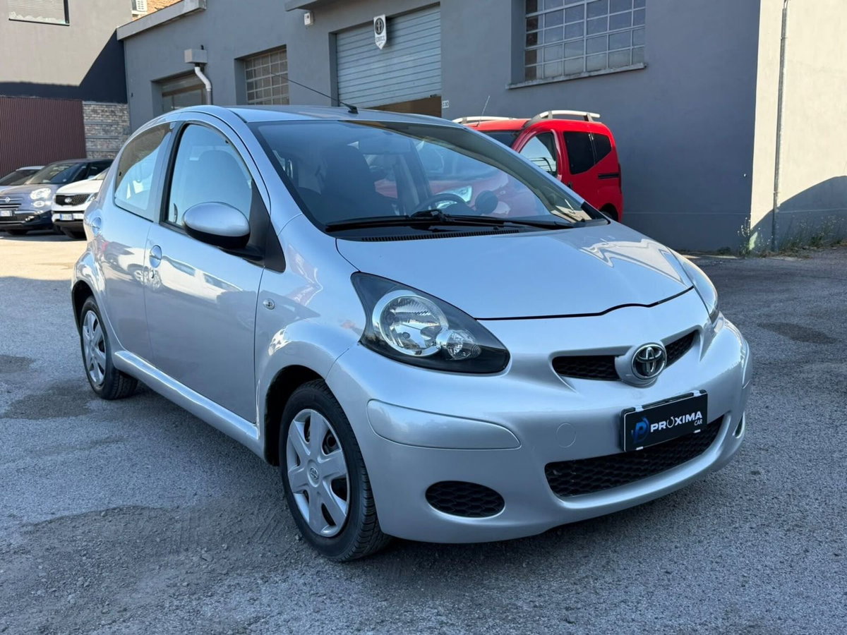 Toyota Aygo 1.0 12V VVT-i 5 porte (4)