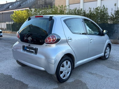 Toyota Aygo 1.0 12V VVT-i 5 porte (6)