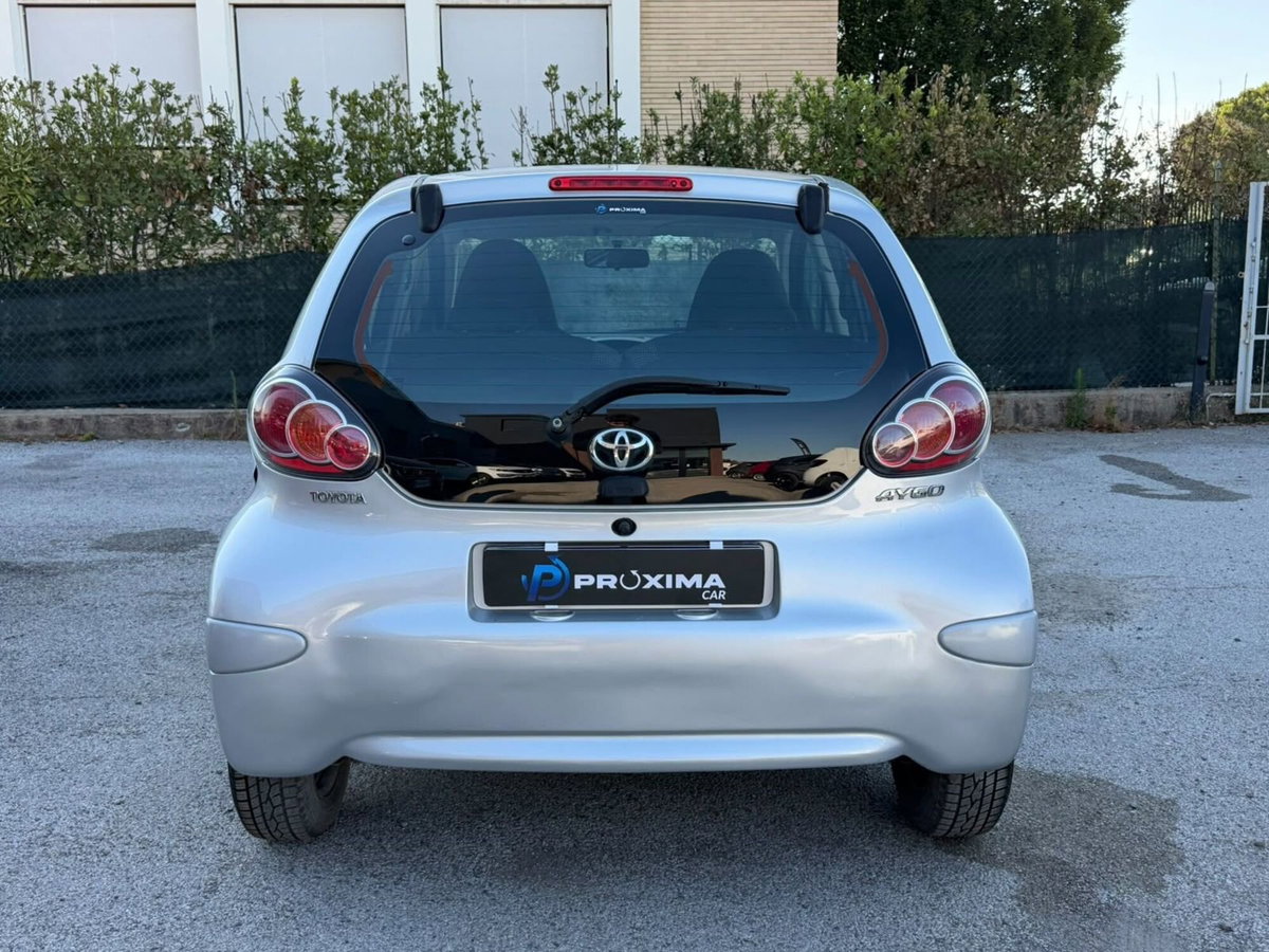Toyota Aygo 1.0 12V VVT-i 5 porte (7)