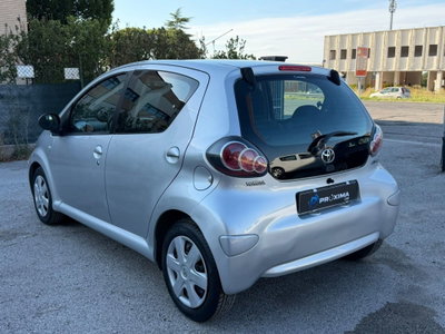 Toyota Aygo 1.0 12V VVT-i 5 porte (8)