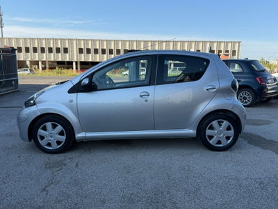 Toyota Aygo 1.0 12V VVT-i 5 porte (9)