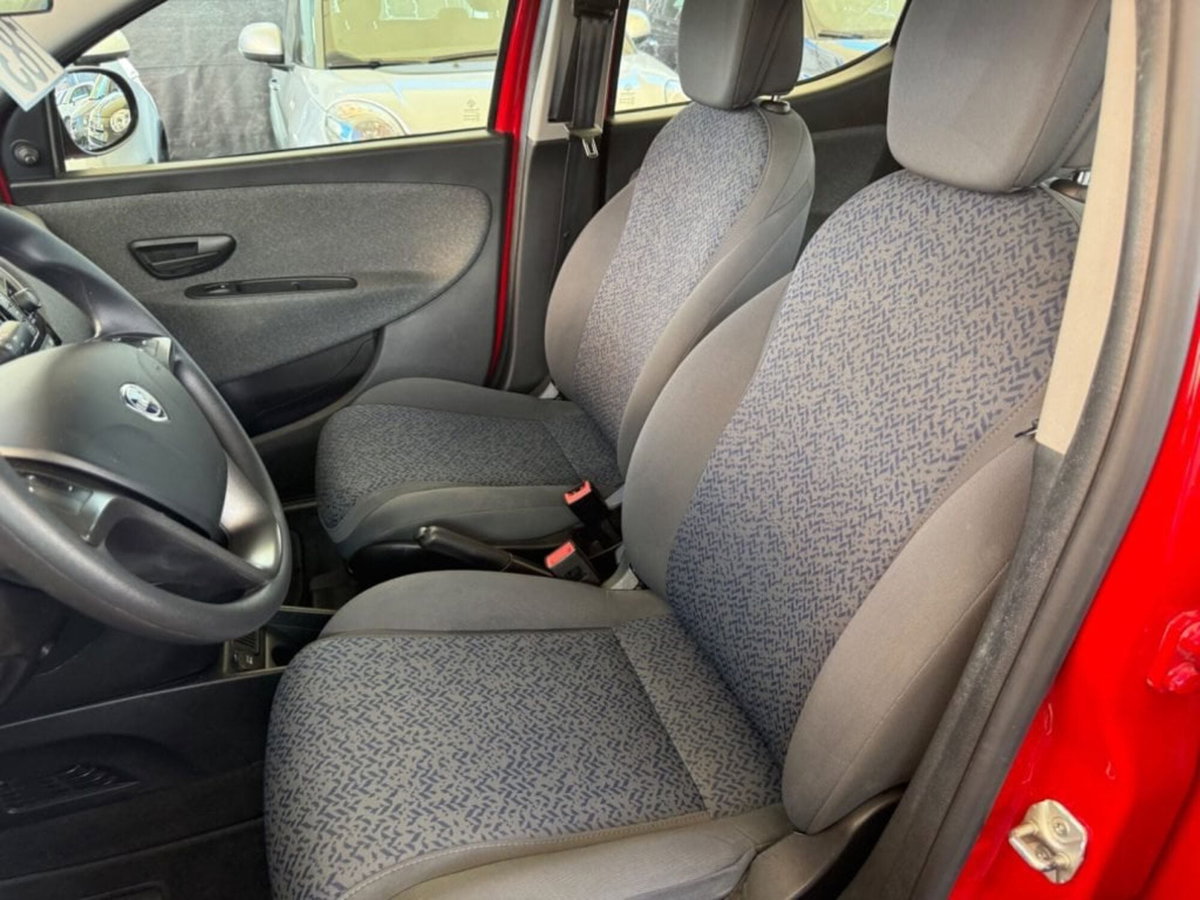 Lancia Ypsilon 1.0 FireFly 5 porte S&S Hybrid Gold Plus (8)