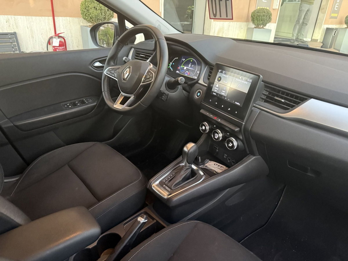 Renault Captur 1.6 full hybrid Techno 145cv auto (9)