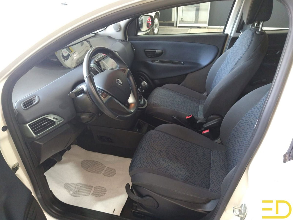 Lancia Ypsilon 1.0 FireFly 5 porte S&S Hybrid Gold Plus (8)