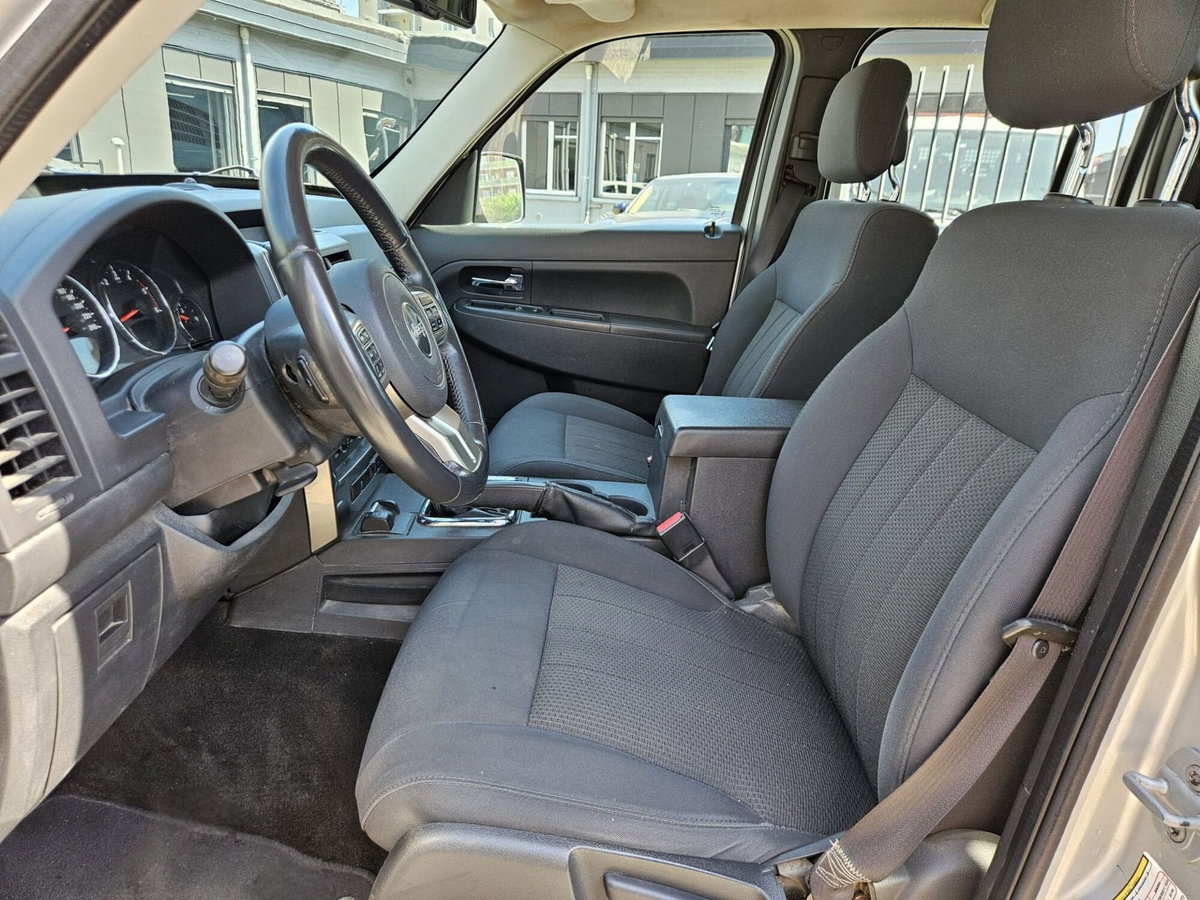 Jeep Cherokee 2.8 CRD DPF Limited (8)