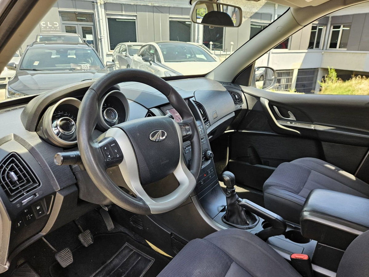 Mahindra XUV500 XUV500 2.2 16V FWD W6 (7)