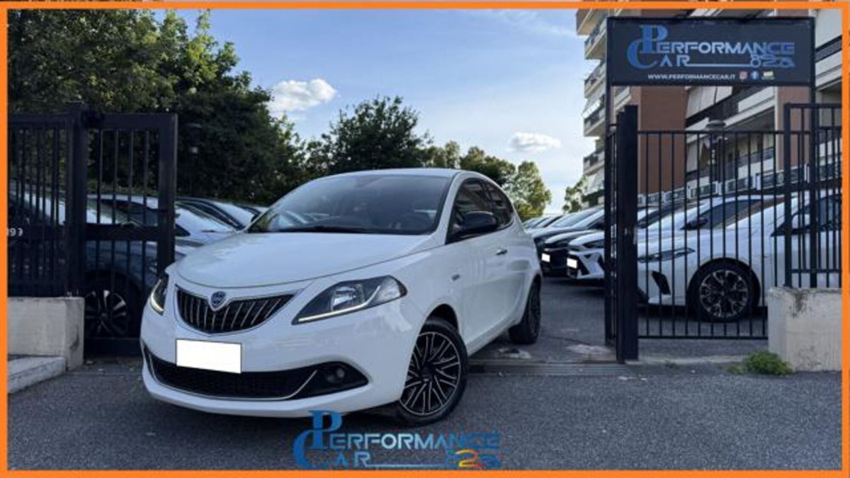 Lancia Ypsilon 1.0 FireFly 5 porte S&S Hybrid Ecochic Silver