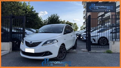 Lancia Ypsilon 1.0 FireFly 5 porte S&S Hybrid Ecochic Silver usata