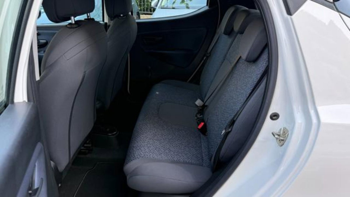 Lancia Ypsilon 1.0 FireFly 5 porte S&S Hybrid Ecochic Silver (14)