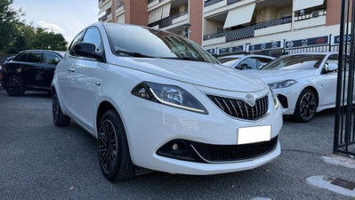 Lancia Ypsilon 1.0 FireFly 5 porte S&S Hybrid Ecochic Silver (2)