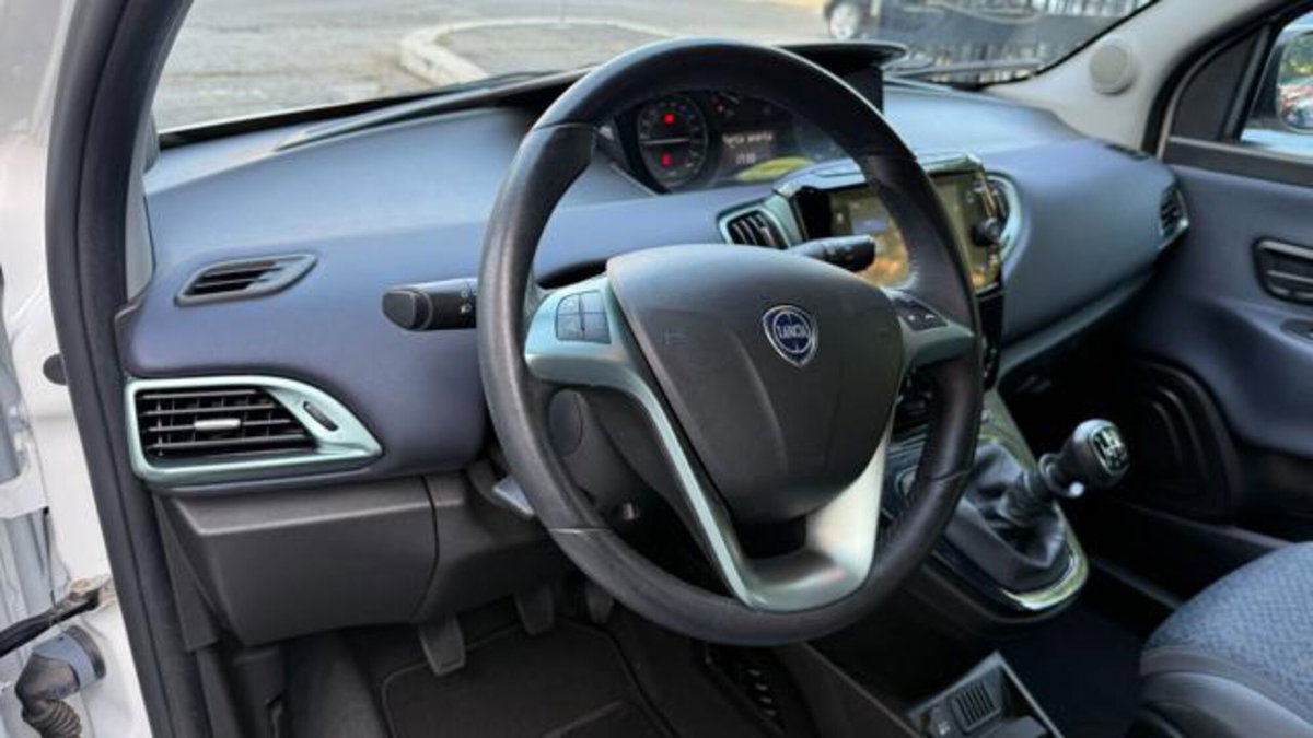 Lancia Ypsilon 1.0 FireFly 5 porte S&S Hybrid Ecochic Silver (20)