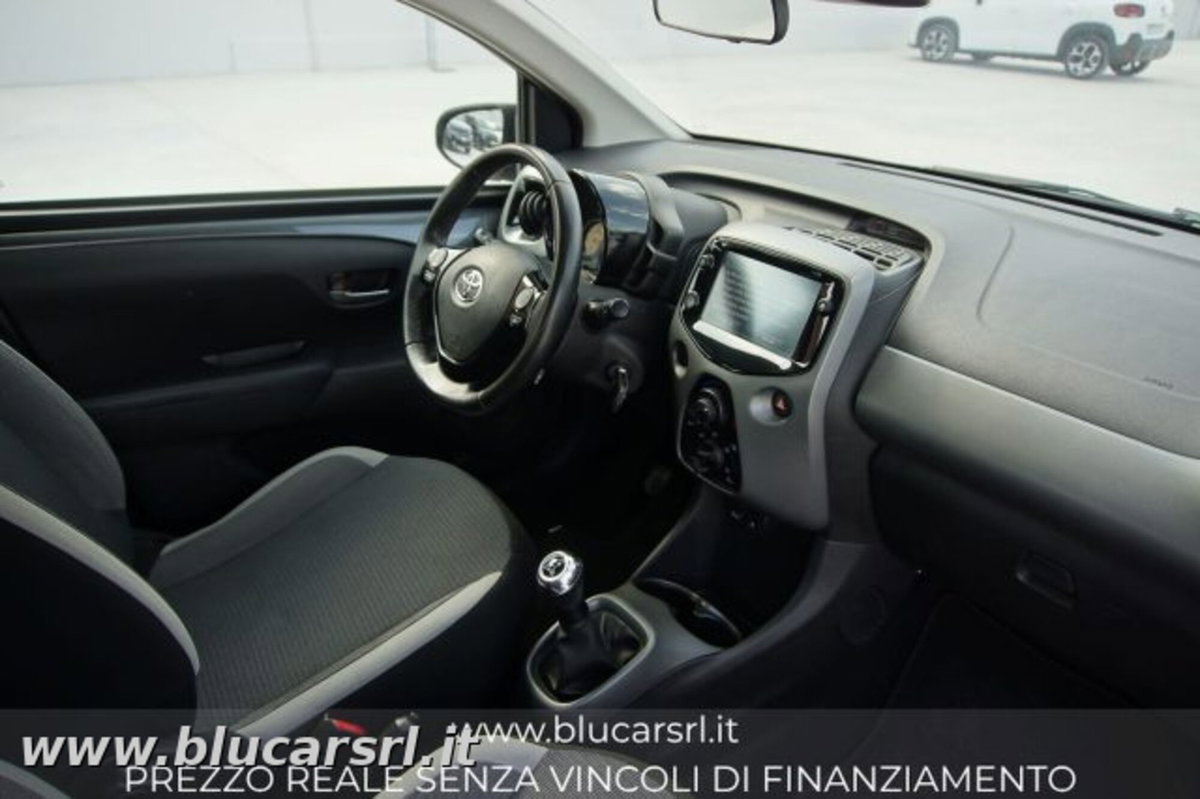 Toyota Aygo 1.0 VVT-i 72 CV 5 porte x-play (10)
