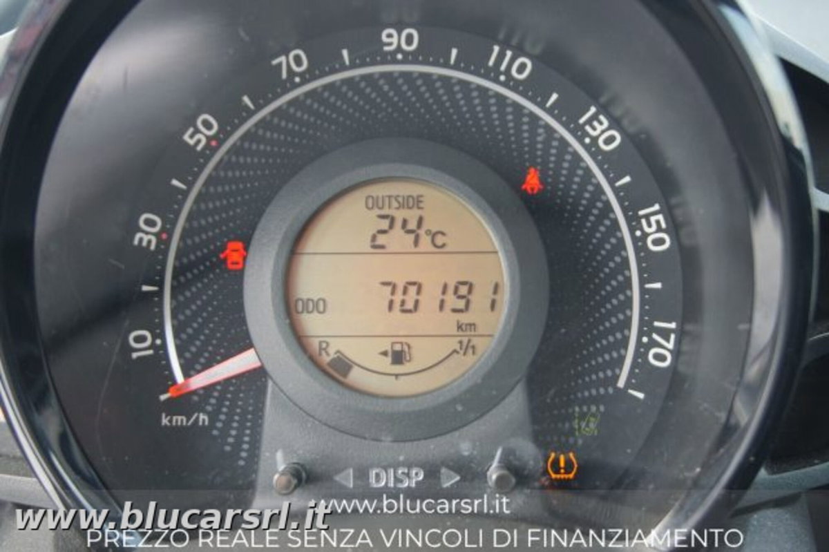 Toyota Aygo 1.0 VVT-i 72 CV 5 porte x-play (13)