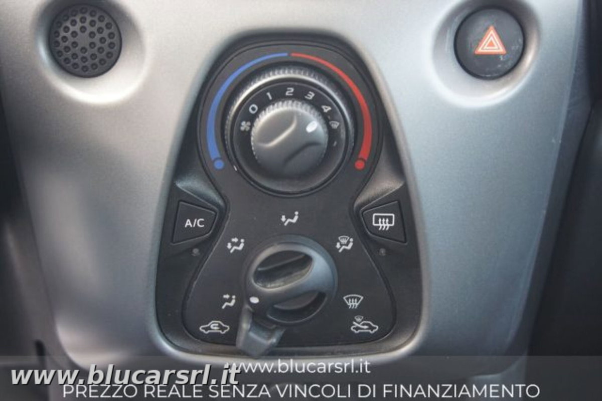 Toyota Aygo 1.0 VVT-i 72 CV 5 porte x-play (16)