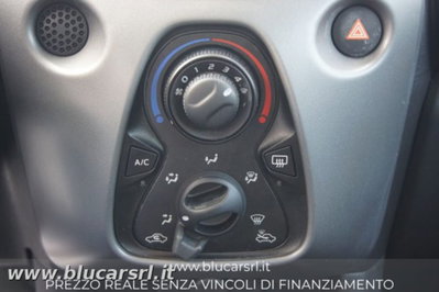 Toyota Aygo 1.0 VVT-i 72 CV 5 porte x-play (16)