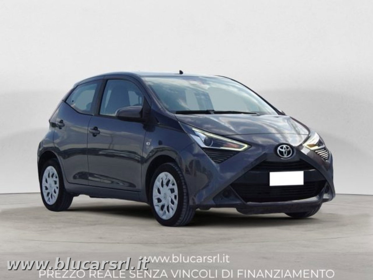 Toyota Aygo 1.0 VVT-i 72 CV 5 porte x-play (3)