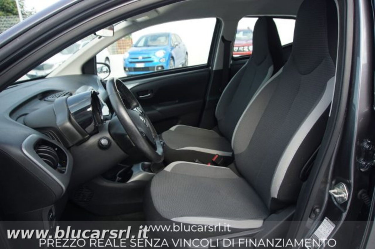 Toyota Aygo 1.0 VVT-i 72 CV 5 porte x-play (5)