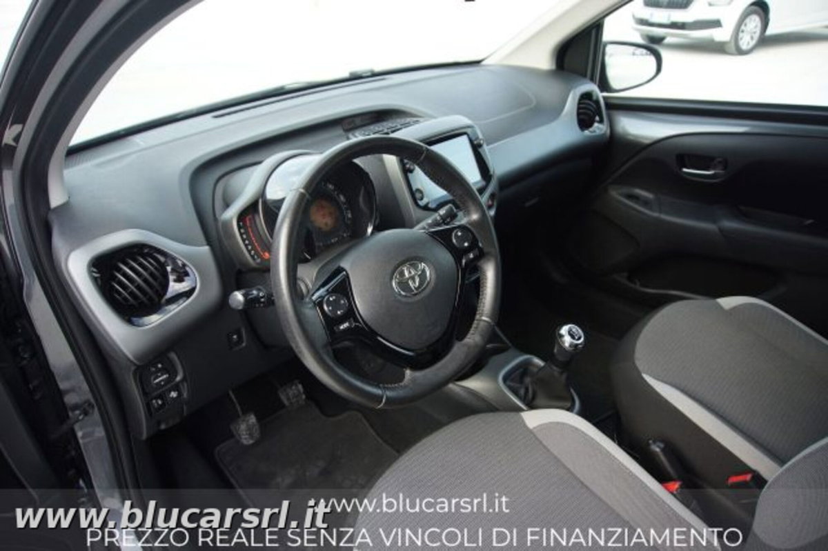 Toyota Aygo 1.0 VVT-i 72 CV 5 porte x-play (6)