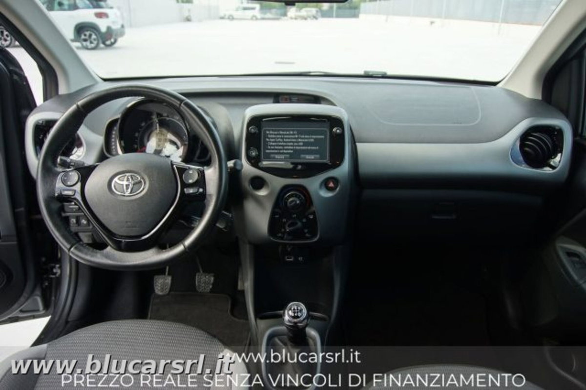 Toyota Aygo 1.0 VVT-i 72 CV 5 porte x-play (8)
